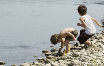 En famille au bord du gave de Pau