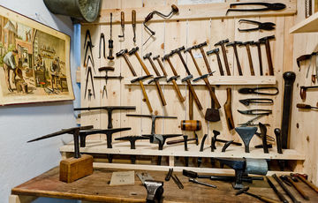 Workshop with ancient tools in Labastide-Cézéracq