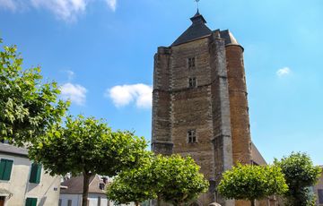 L'église St Girons et son clocher haut de 40m