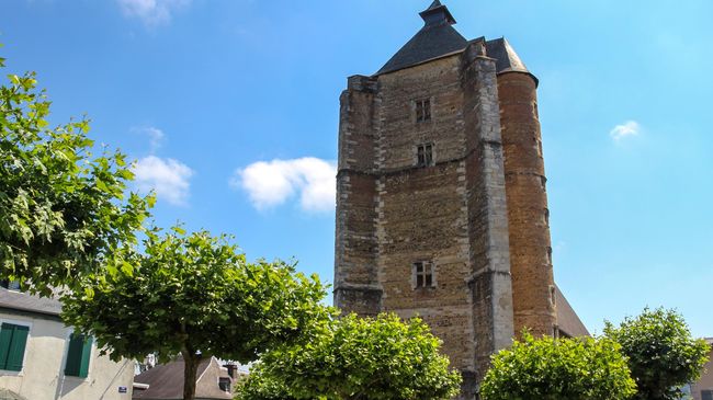L'église St Girons et son clocher haut de 40m