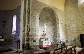 Sculptures de la vierge dans l'église de Sauvelade