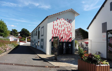 La médiathèque Jean-Louis Curtis à Orthez