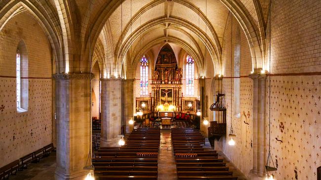 Nef et collatéral de l'église St Girons