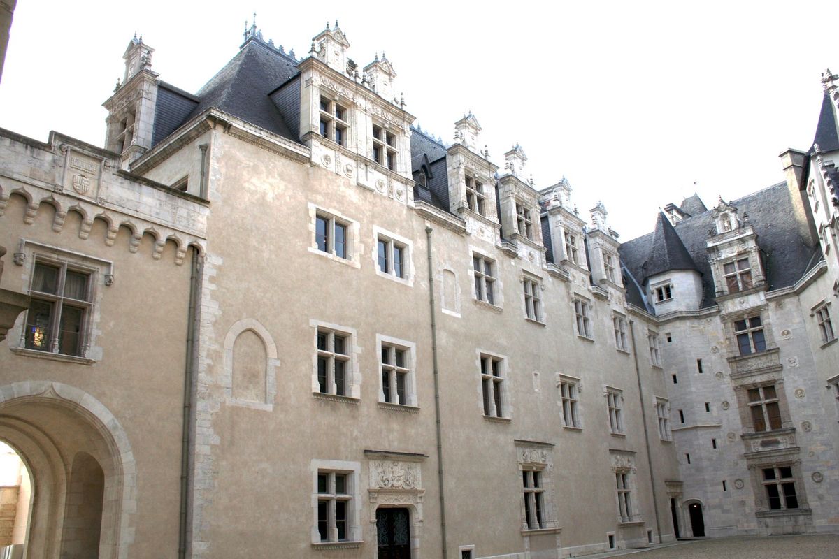 Cour intérieure du Château de Pau