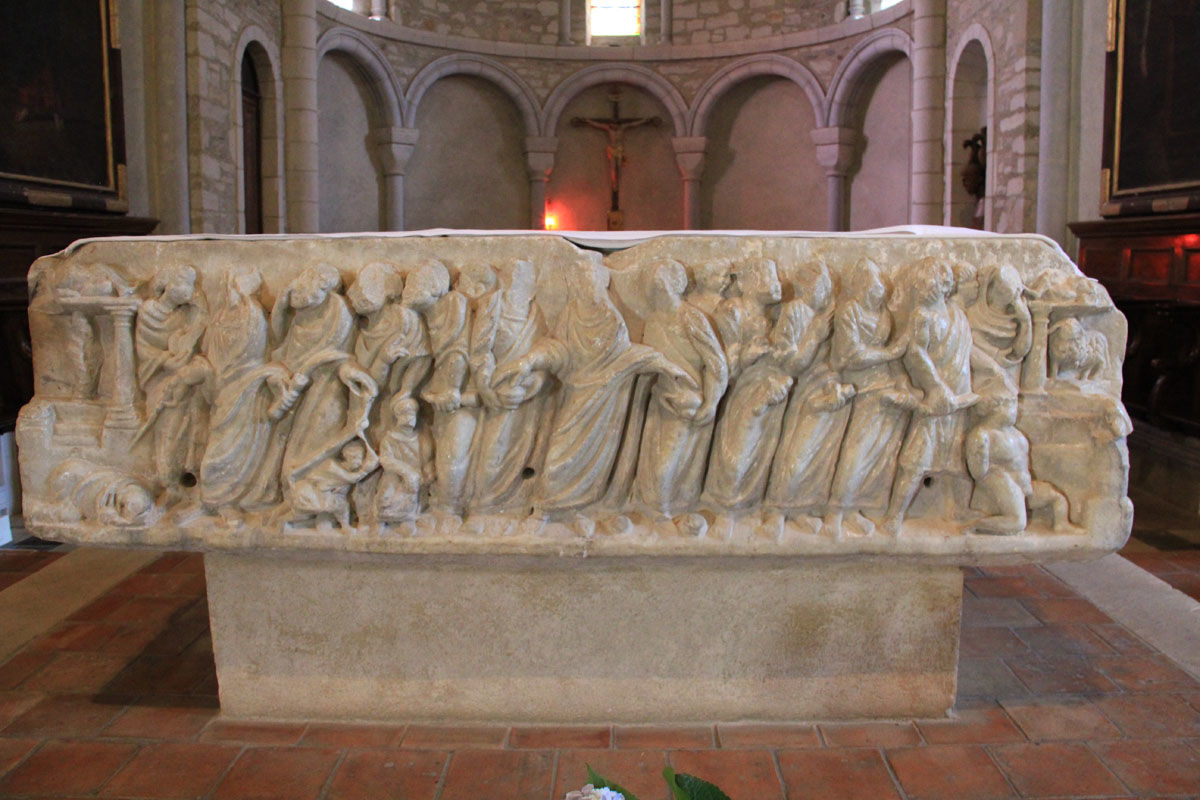 Autel sarcophaphe de l'église Saint-Vincent de Lucq-de-Béarn