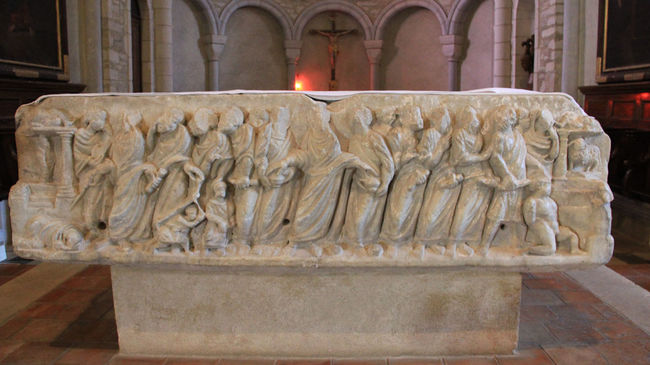 Autel sarcophaphe de l'église Saint-Vincent de Lucq-de-Béarn