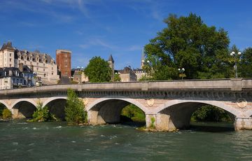 Le Château de pau et le gave de Pau