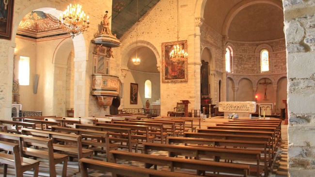 Intérieur de l'église Saint-Vincent de Lucq-de-Béarn