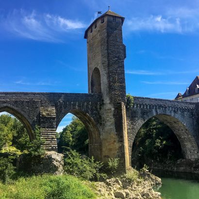 Au pied du pont vieux d'Orthez