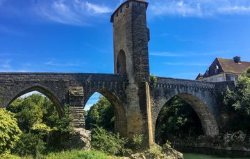 Au pied du pont vieux d'Orthez