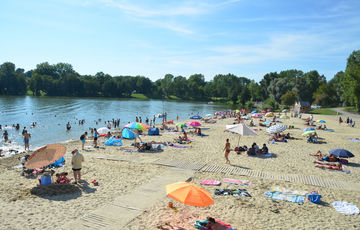 La playa del centro de ocio Orthez-Biron