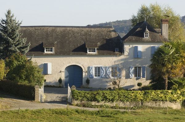 Toit en ardoise d'une maison béarnaise