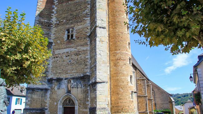 L'église St Girons au centre du village de Monein