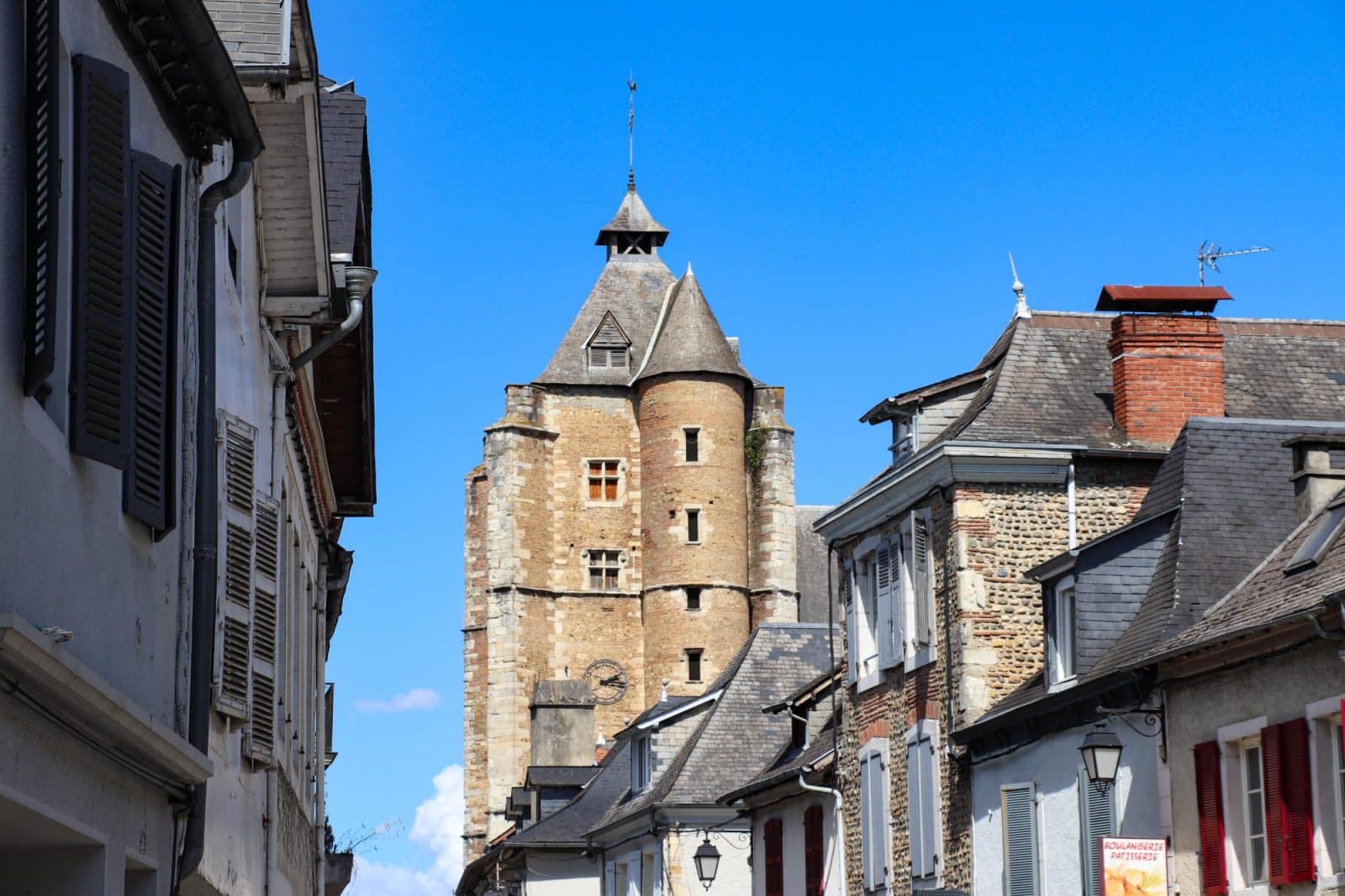 Vue de l'eglise St Girons depuis le bourg de Monein