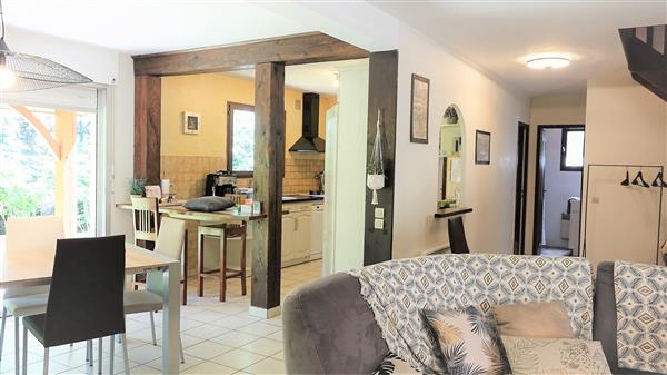 Chez Maïté et Michel - salon et cuisine