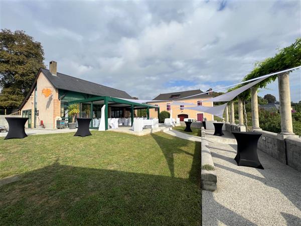 Domaine Capdevielle monein vin jurancon - Salle de Dégustation avec Pergola