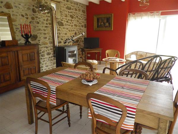 Gite Castagnet - Salle à manger