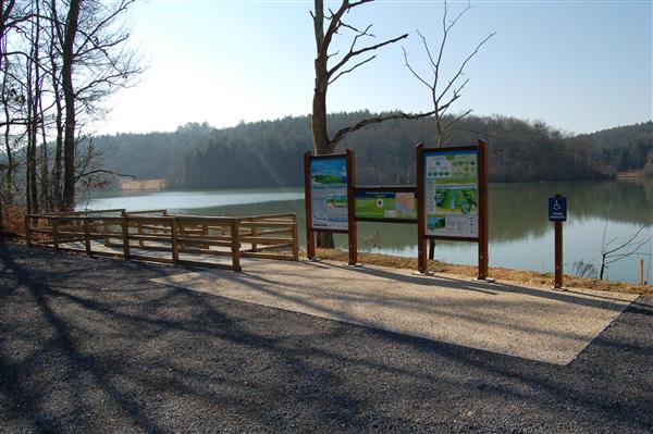 Lac de l'aubin ponton handipêche ©SI Arthez