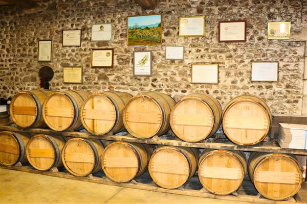 Domaine malarrode monein vin jurancon chai barriques