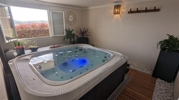 Tatya spa centre bien etre massage monein jacuzzi