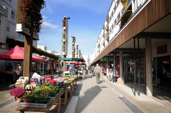 mourenx-bourg-ville-nouvelle-marche-coeur-de-bearn